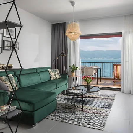 Olive Hill House - First Floor Apartment *