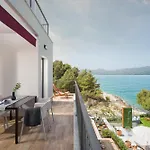 Olive Hill House - First Floor * Slatine